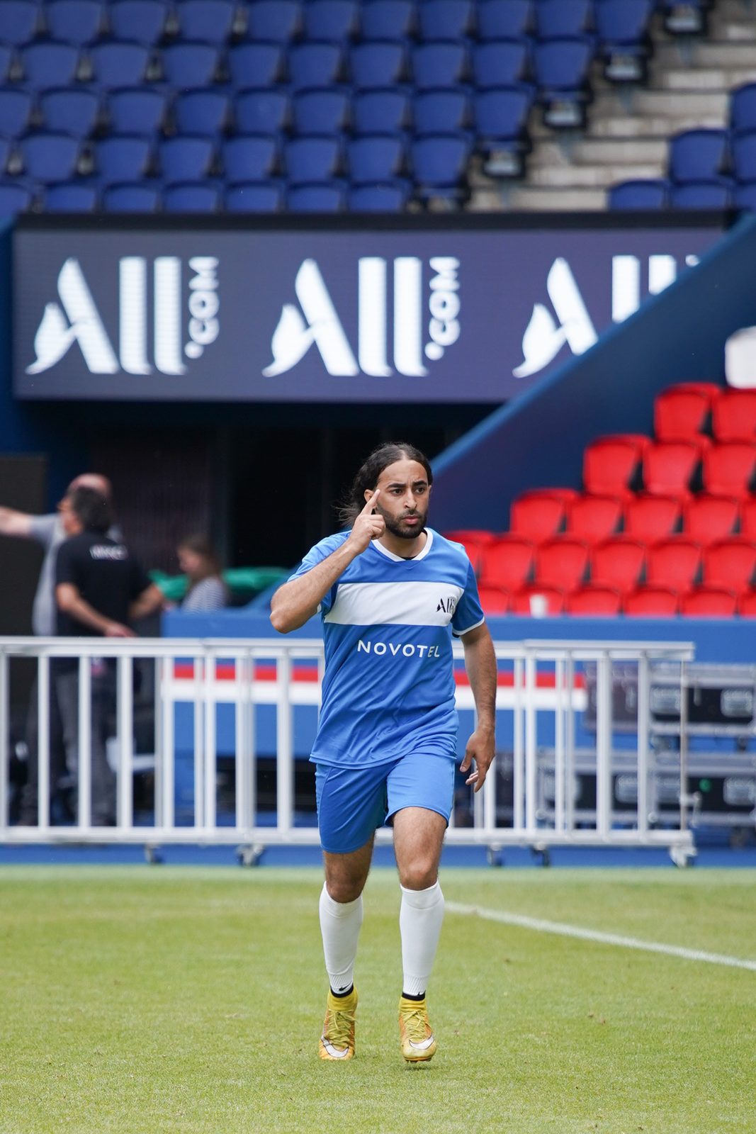 Joueur de l'équipe Novotel sur la pelouse du Parc des Princes