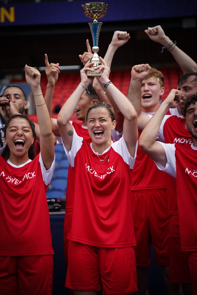 L'équipe Mövenpick soulève la Coupe Dream Tournament